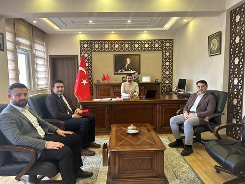 Bursa Kızılay Şubesi Başkanı Prof. Dr. Murat TUTANÇ ve Kızılay Yönetimi Kaymakamımız Ertuğrul ARSLAN'ı makamında ziyaret etti.