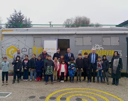Keles Kaymakamlığı & Ertev Vakfı işbirliğiyle, Gezici Maker Karavan ile Robotik Kodlama ve Ahşap Tasarım Atölyesi eğitimleri verilecek.