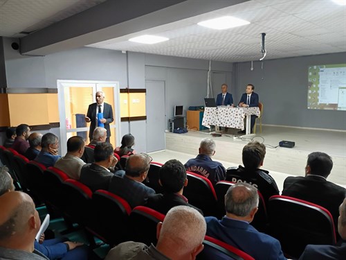 Kaymakamımız , ilgili kurum amirleri ve mahalle muhtarlarının katılımıyla Keles Anaokulu Toplantı Salonu'nda bir toplantı gerçekleştirildi.