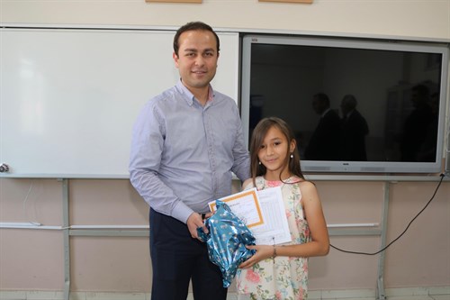 2024-2025 Eğitim öğretim yılını başarıyla tamamlayan öğrencilerimizin karne heyecanına ortak olduk!